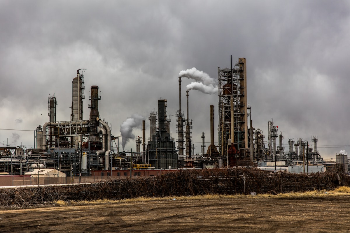 Energy commodity hedging oil refinery